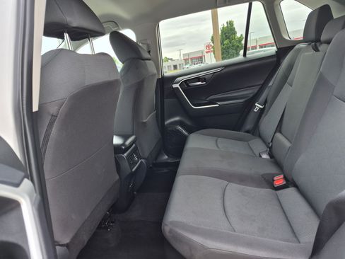 Used 2025 Toyota RAV4 XLE AWD/4WD image 29