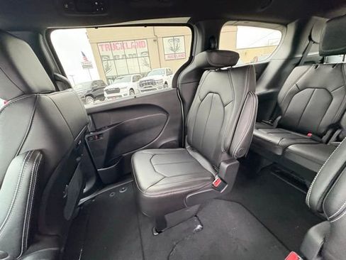 New 2026 Chrysler Pacifica Select image 23
