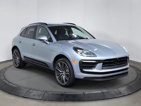 Certified 2026 Porsche Macan AWD/4WD image 9