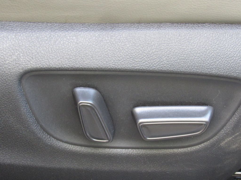 Certified 2025 Toyota Sienna XLE FWD image 22