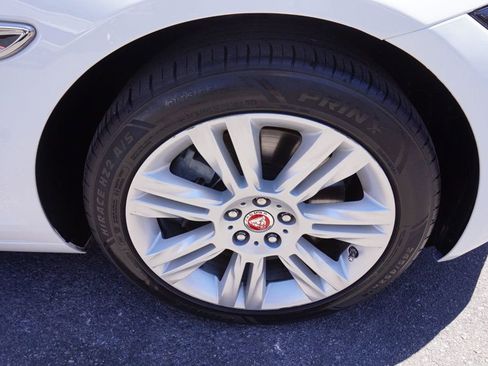Used 2017 Jaguar XF RWD image 14