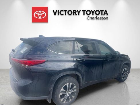 Used 2023 Toyota Highlander XLE image 7