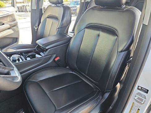 Used 2023 Jeep Grand Cherokee Limited image 15