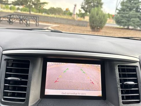 Used 2014 Nissan Pathfinder SV FWD image 21