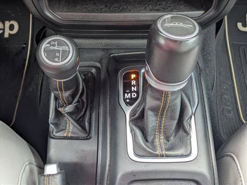 Used 2021 Jeep Gladiator Overland AWD/4WD image 12