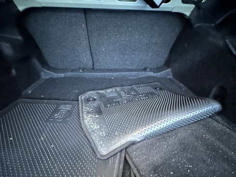 Used 2017 Chevrolet Malibu LT image 17