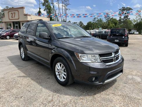 Used 2017 Dodge Journey SXT w/ Comfort/Convenience Group FWD image 3