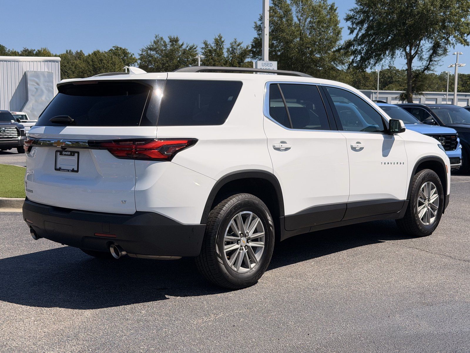 Used 2023 Chevrolet Traverse LT w/ LPO, Cargo Package FWD image 12