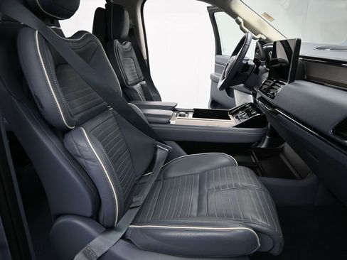 Used 2022 Lincoln Navigator Black Label image 21