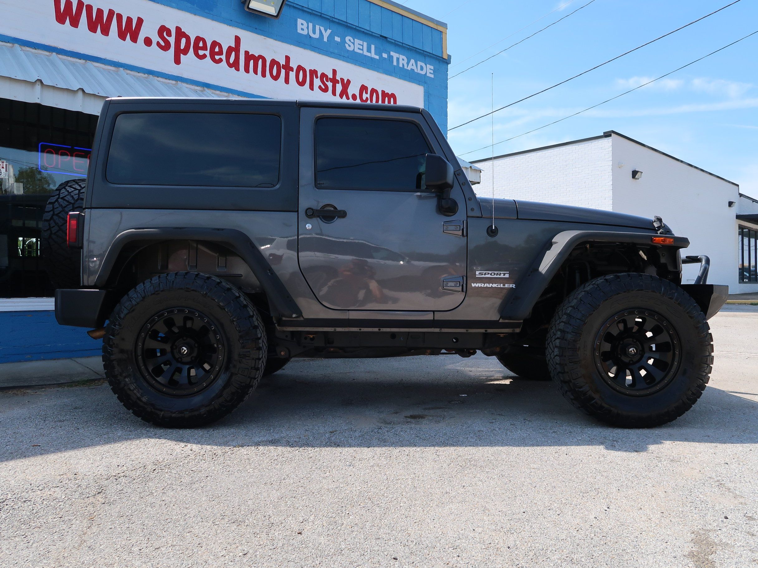 Used 2017 Jeep Wrangler Sport AWD/4WD image 4