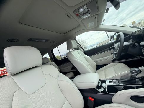 Used 2024 Kia Telluride EX w/ EX Captain's Chair Package AWD/4WD image 35