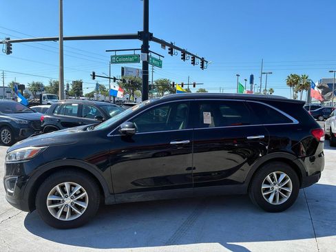 Used 2018 Kia Sorento FWD image 2