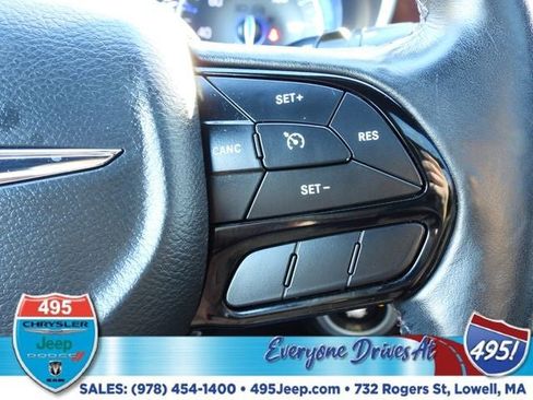 Used 2020 Chrysler Pacifica Touring-L image 22