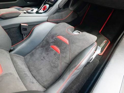 Used 2022 Lamborghini Huracan EVO image 84