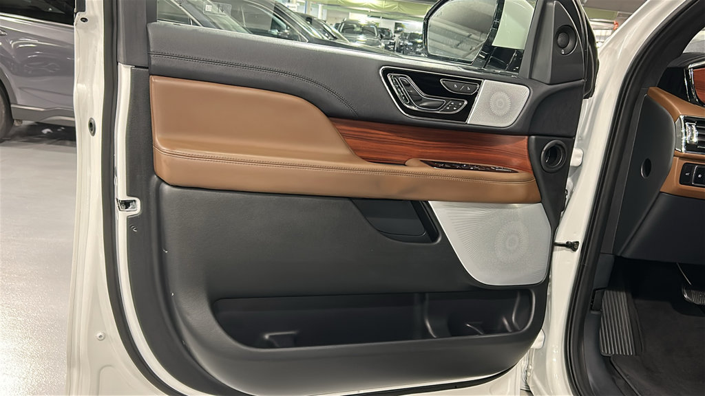 Used 2024 Lincoln Navigator Reserve AWD/4WD image 9