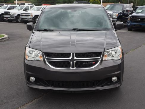 Used 2020 Dodge Grand Caravan SE FWD image 2