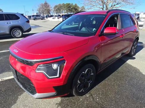 Certified 2024 Kia Niro Wind FWD image 3