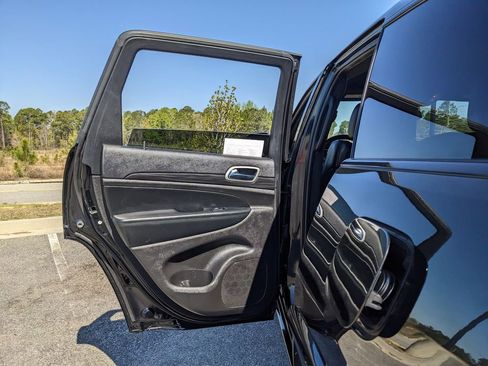 Used 2021 Jeep Grand Cherokee Laredo X image 24