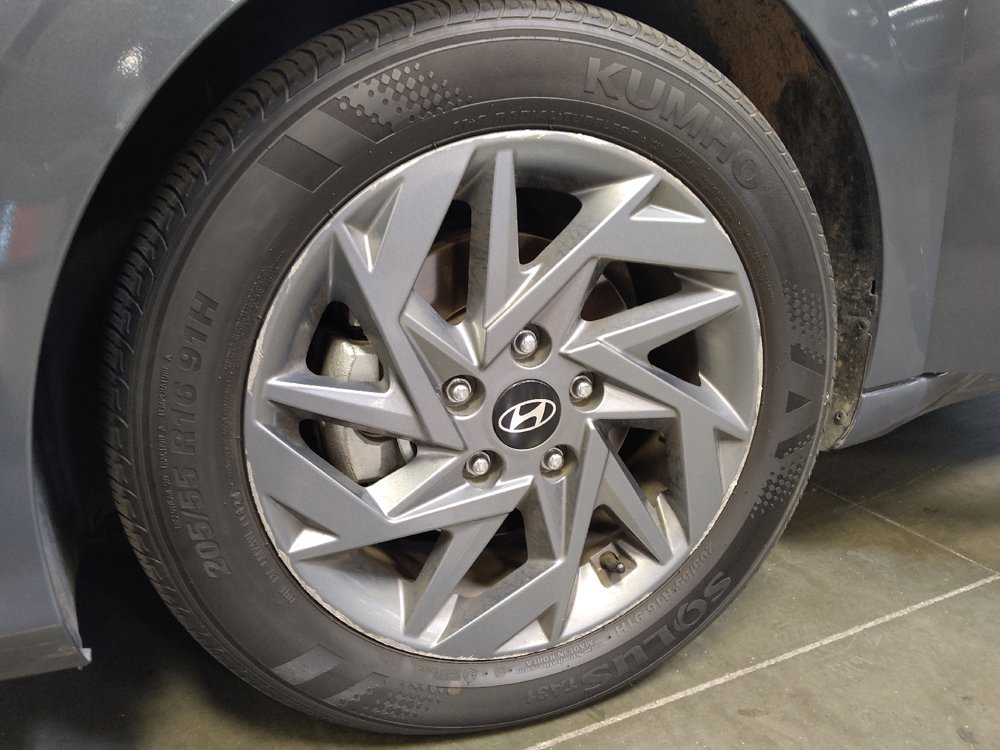 Used 2024 Hyundai Elantra Blue FWD image 31