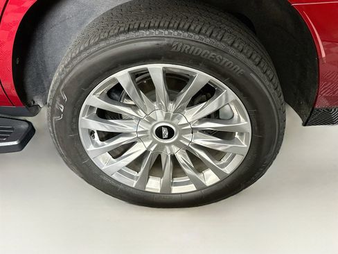 Used 2023 Cadillac Escalade Premium Luxury RWD image 11