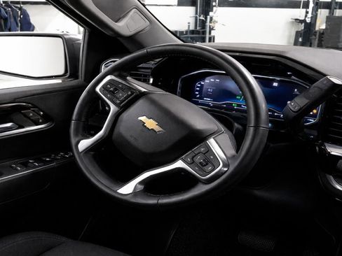 Used 2023 Chevrolet Silverado 1500 LT w/ Protection Package AWD/4WD image 10