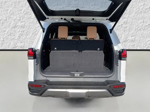 New 2026 Lexus LX 600 4WD w/ Luxury Package image 12