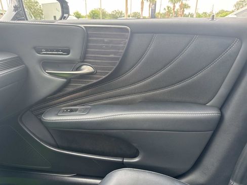 Used 2018 Lexus LS 500h w/ Accessory Package (Z2) RWD image 23