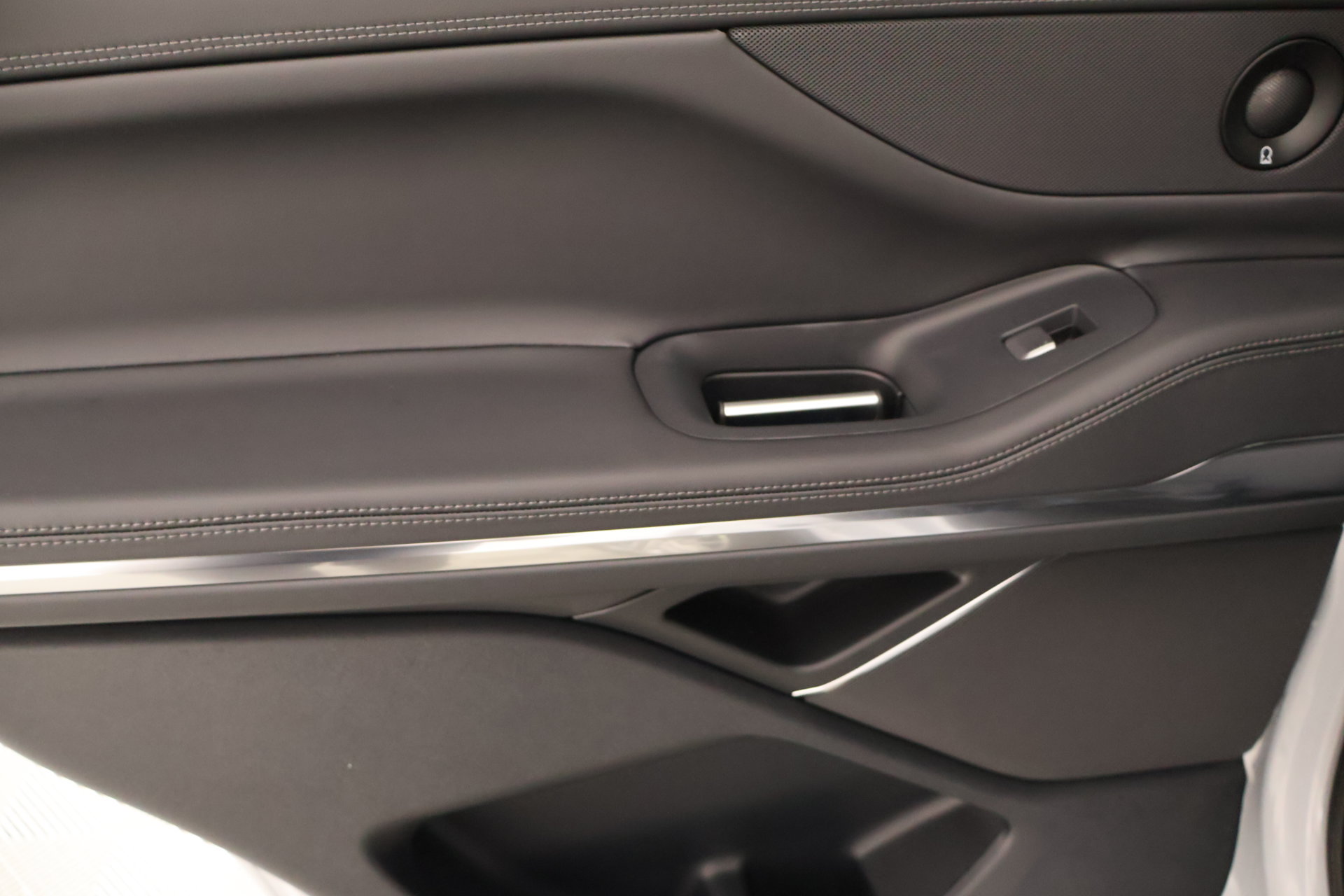 New 2026 Lincoln Navigator Premiere AWD/4WD image 17