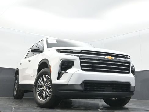 Used 2025 Chevrolet Traverse LT w/ LPO, Floor Liner Package AWD/4WD image 33