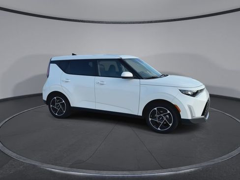 Used 2024 Kia Soul EX FWD image 2