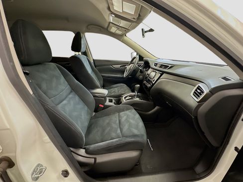Used 2016 Nissan Rogue SV image 31