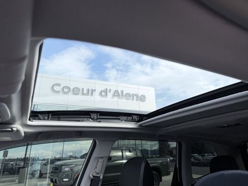 Used 2016 Subaru Forester 2.5i Touring w/ Eyesight & Navigation System image 17