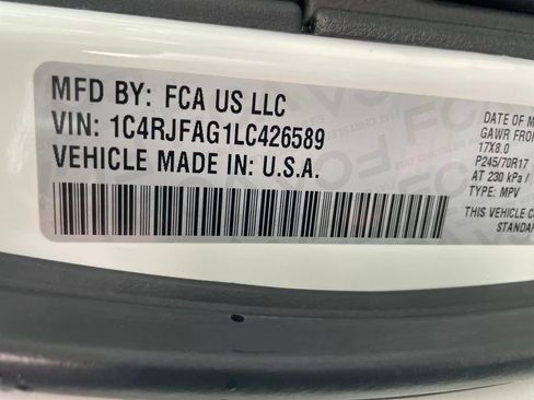 Used 2020 Jeep Grand Cherokee Laredo image 20