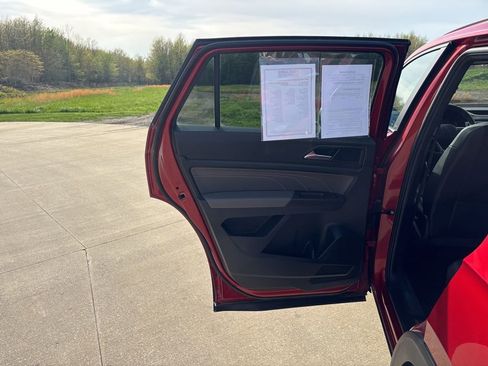 Used 2022 Volkswagen Atlas Cross Sport SE FWD image 41