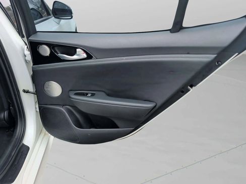 Used 2018 Kia Stinger Premium image 37