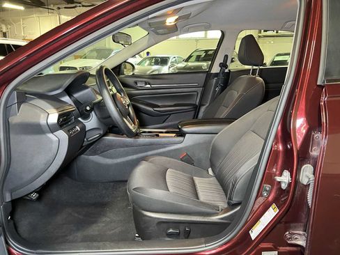 Used 2024 Nissan Altima 2.5 SV FWD image 22