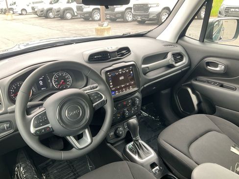 Used 2023 Jeep Renegade Latitude AWD/4WD image 29