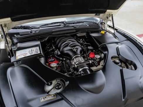 Used 2015 Maserati GranTurismo Sport RWD image 46