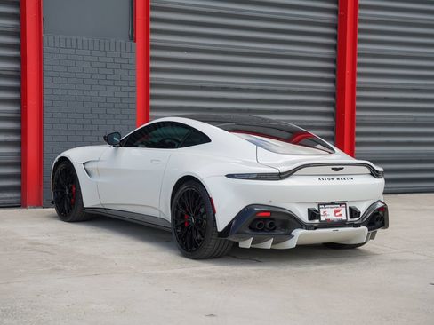 Used 2023 Aston Martin V8 Vantage Coupe RWD image 17