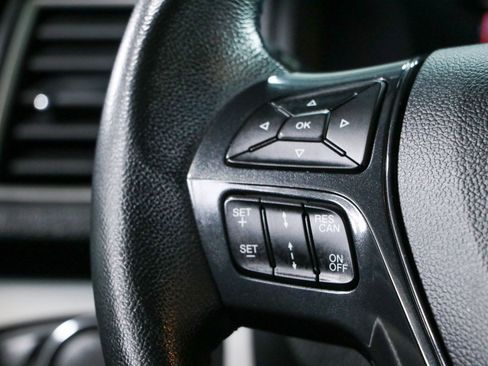 Used 2019 Ford Explorer XLT w/ Equipment Group 202A FWD image 13