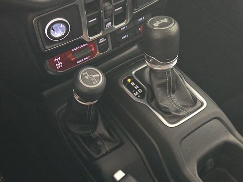 Used 2025 Jeep Wrangler Unlimited Sport AWD/4WD image 21