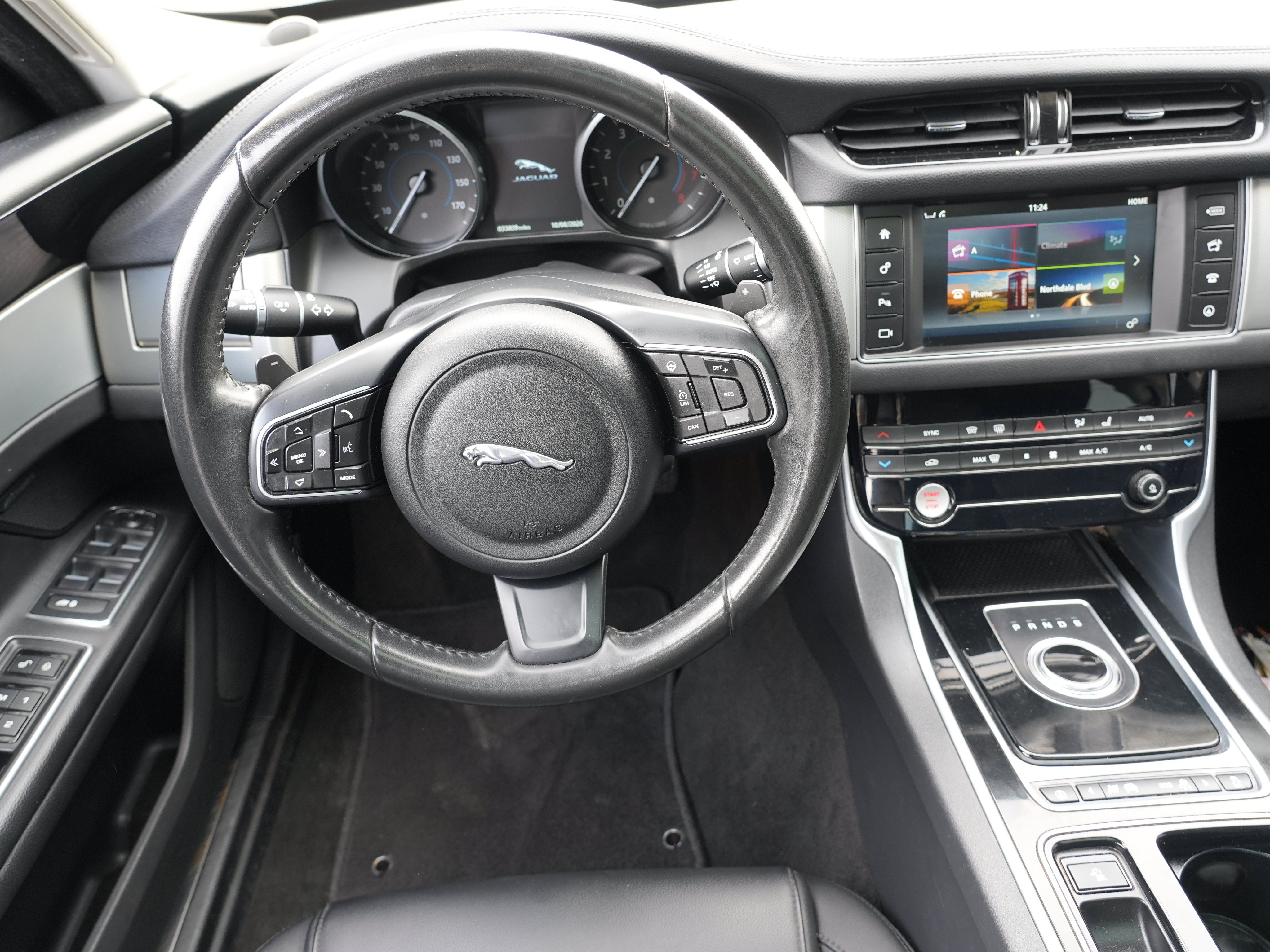 Used 2018 Jaguar XF Premium AWD/4WD image 20