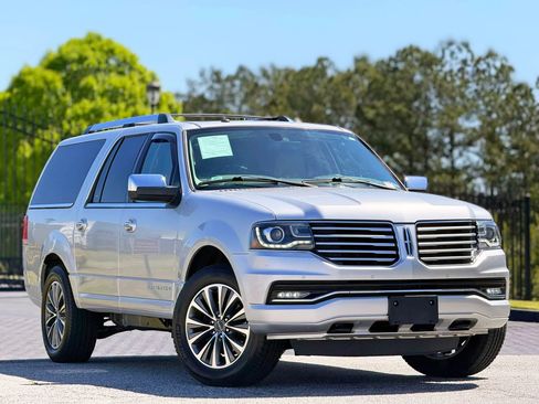 Used 2017 Lincoln Navigator L Select image 4