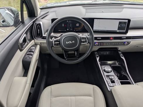 Certified 2025 Kia Sorento EX w/ EX Panoramic Sunroof Package FWD image 20