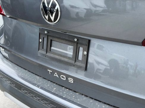 Used 2022 Volkswagen Taos SE FWD image 4