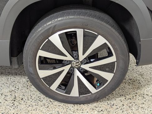 Used 2022 Volkswagen Taos SE FWD image 22