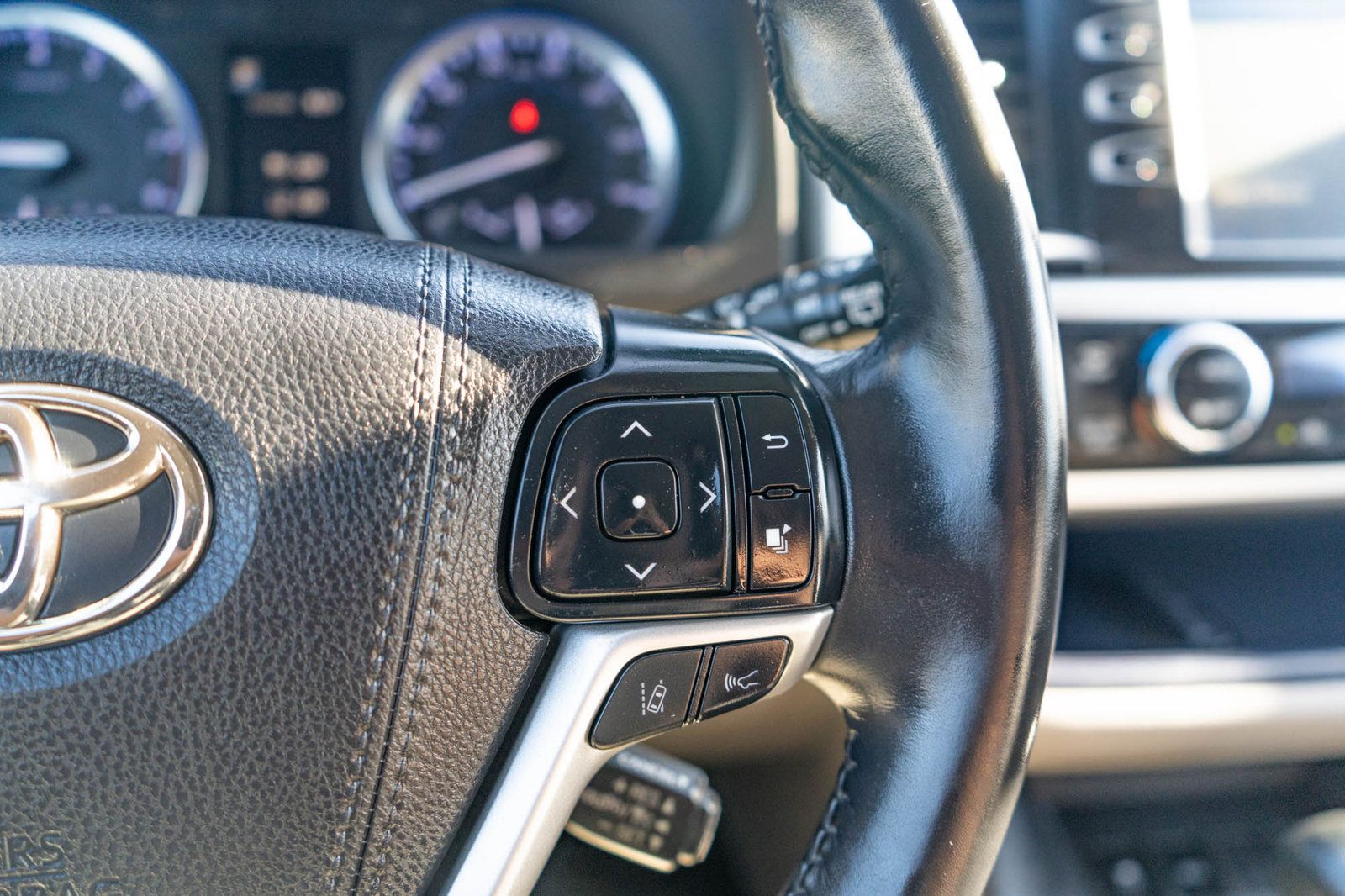 Used 2018 Toyota Highlander XLE FWD image 26