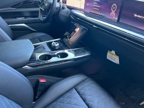 Used 2026 Cadillac Escalade IQL Luxury AWD/4WD image 19