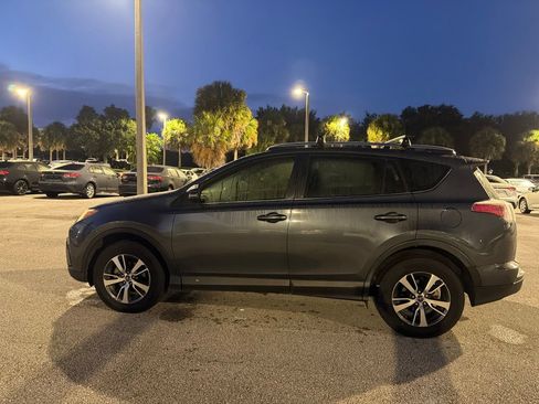 Used 2018 Toyota RAV4 XLE FWD image 2