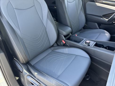 Certified 2025 Volkswagen Tiguan SE R-Line AWD/4WD image 8